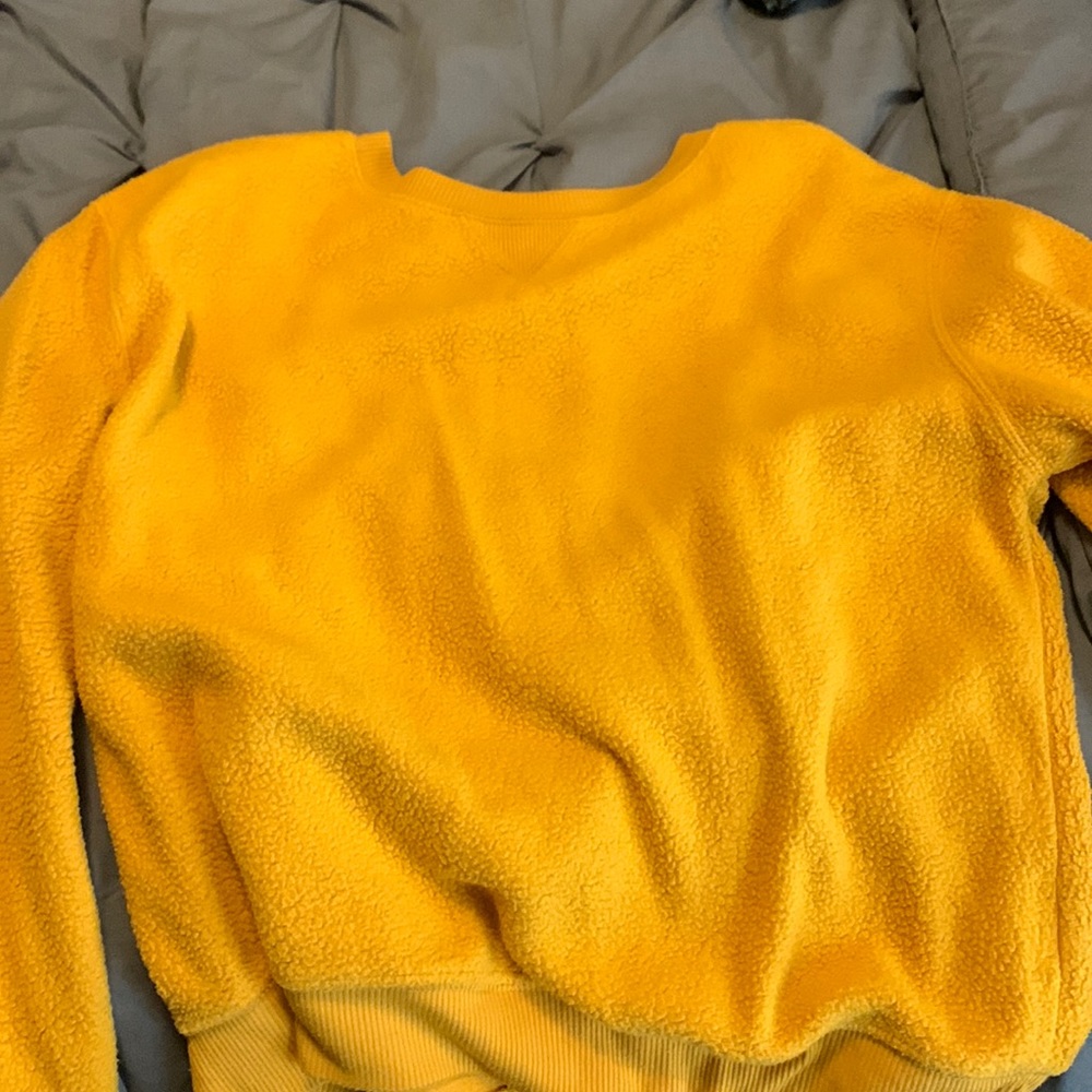 orange sweat shirt